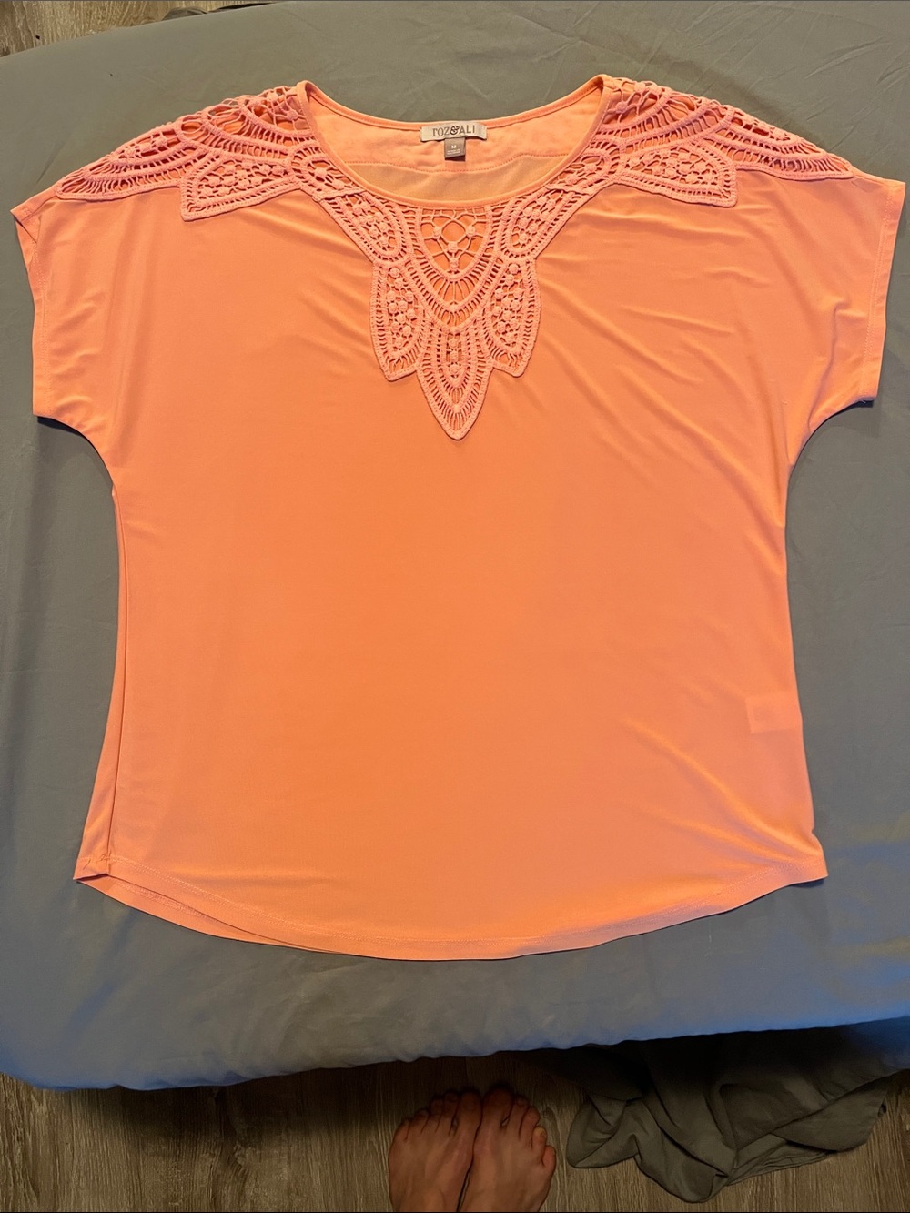Roz & Ali peach Crochet Yoke dolman cap Sleeve Top. Womens medium